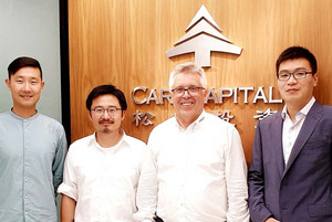 V.l.n.r.: Jian Guan (BEGO Implant Systems), Dai Feng, (Care Capital Advisors); Walter Esinger (BEGO Implant Systems), Dr. Chen Guang, (Care Capital Advisors)