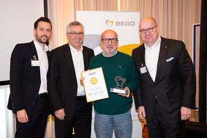 Mr. Eduardo Goncalves, General Manager of Dental Torque LDA, was presented with the Wilhelm-Herbst-Award for best sales performance for implantology solutions in 2019