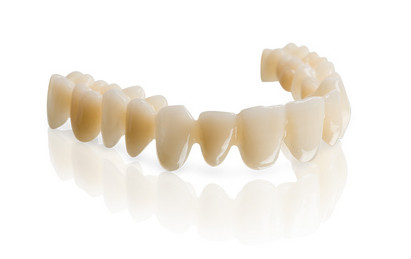 Crowns and bridges made of BEGO PMMA Multicolor available in three colors (M01–M03) Crowns and bridges made of BEGO PMMA Multicolor available in three colors (M01–M03)