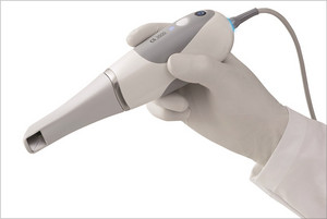 Der Carestream CS 3600 Intraoralscanner mit ScanFlow Software ermöglicht Anwendern die schnelle, präzise und einfache Erstellung von digitalen Abdrücken. (Bild © Carestream)